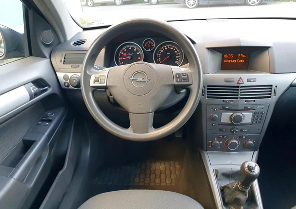 Opel Astra cena 11900 przebieg: 162767, rok produkcji 2004 z Wadowice małe 781